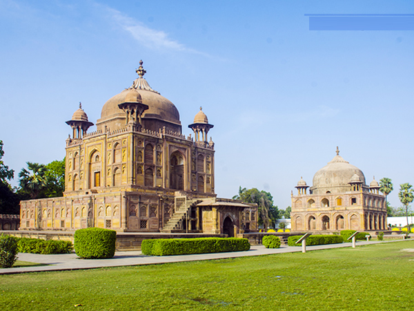 destination Khusro Bagh 